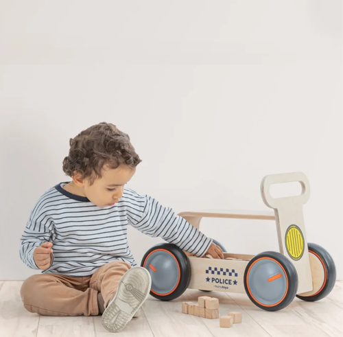 03DWp DriveMe Wood Polis – Yürüteç ve Oyuncak Deposu Walker and Toy Wagon