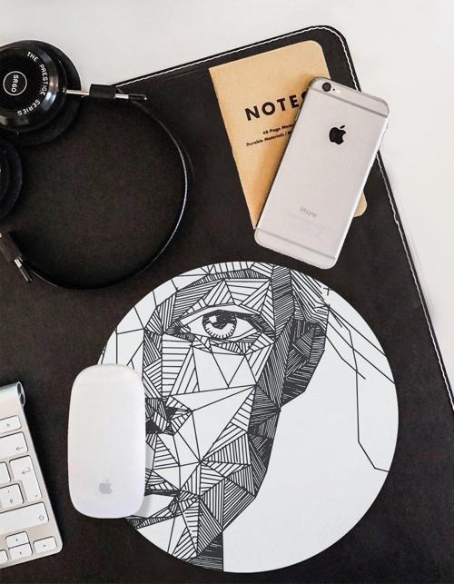 Geometrik Tasarım Kadın Yüzü Kaymaz Taban Yuvarlak Mouse Pad