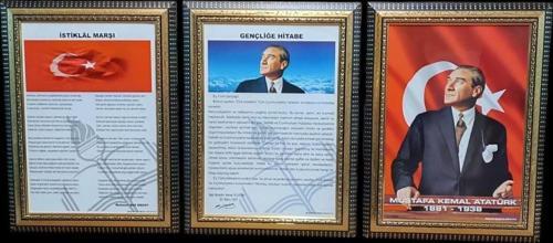 Atatürk-Gençliğe Hitabe-İstiklal Marşı Portre Tablo Köşe 3 lü set 45x60cm