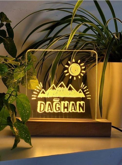 Mutlu Dağlar Konseptli Isme Özel Ahşap Tabanlı Led Aydınlatma Hm