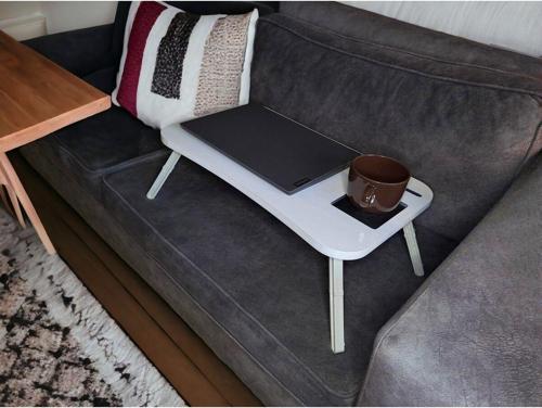 Laptop Sehpası Çalışma Sehpası Bardak Ve Telefon Alanı