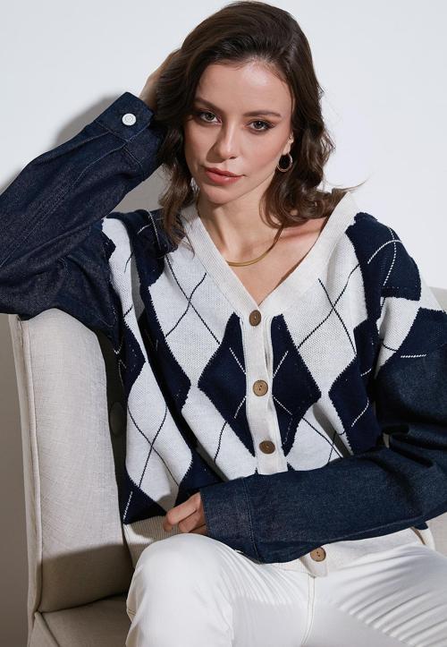 Desenli Regular Fit Düğmeli V Yaka Crop Bayan Hırka 4615553 LACİVERT-EKRU