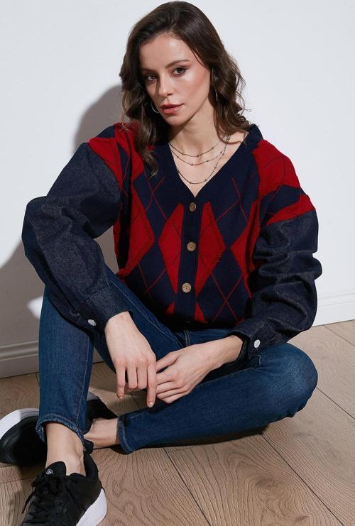 Desenli Regular Fit Düğmeli V Yaka Crop Bayan Hırka 4615553 LACİVERT-KIRMIZI