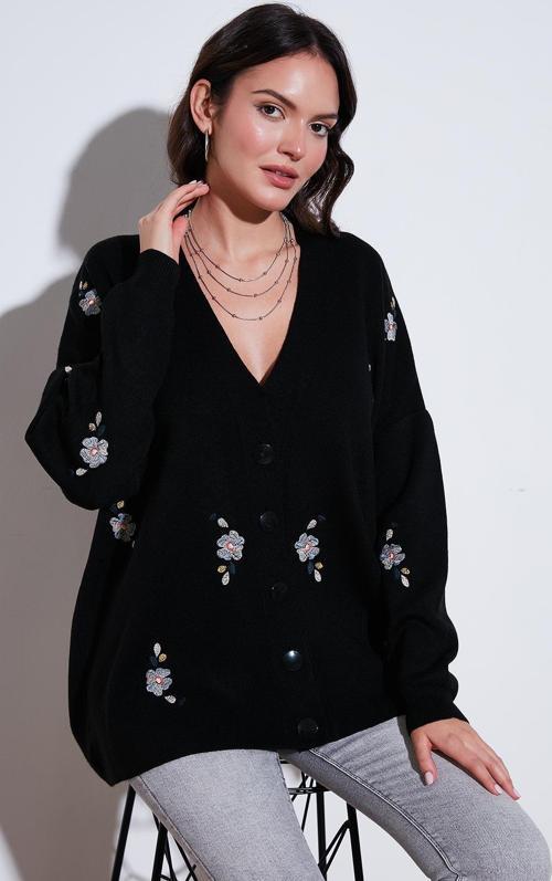 Çiçek İşlemeli Oversize Fit V Yaka Düğmeli Bayan Hırka 4616191 SİYAH