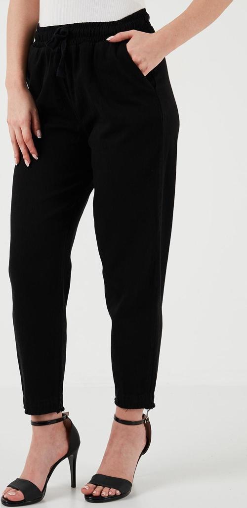 Pamuklu Normal Bel Regular Fit Düz Paça Bayan Pantolon 668YP42282S4 SİYAH