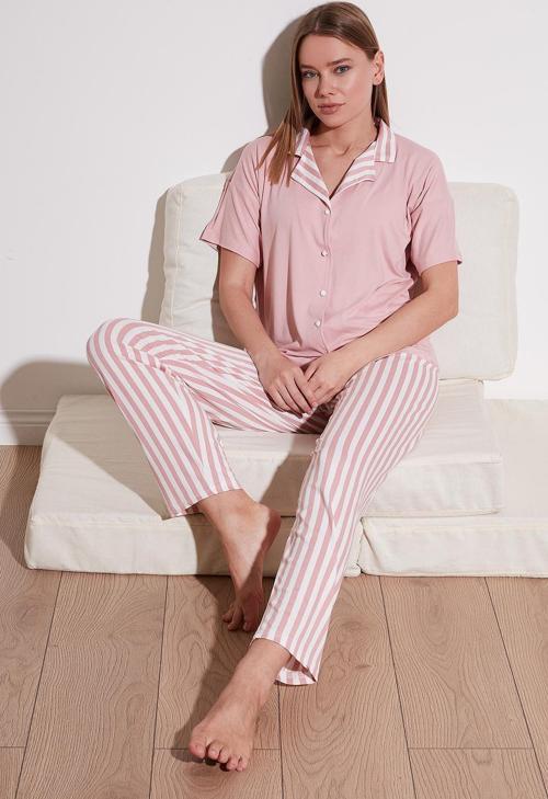 Desenli Kısa Kollu Beli Lastikli Gömlek Yaka Dokuma Bayan Pijama Takımı 6097515 PUDRA