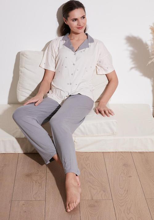 Desenli Kısa Kollu Beli Lastikli Gömlek Yaka Dokuma Bayan Pijama Takımı 6097515 EKRU