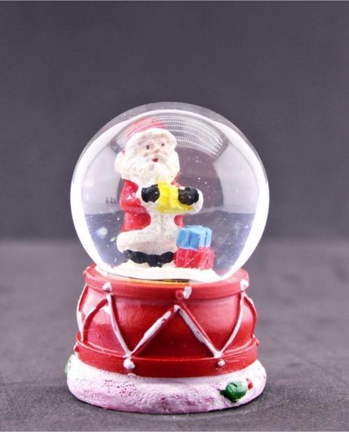 Dekoratif Noel Baba Ve Hediye Paketleri Temalı Mini Boy Işıklı Yılbaşı Kar Küresi 6.5 Cm F