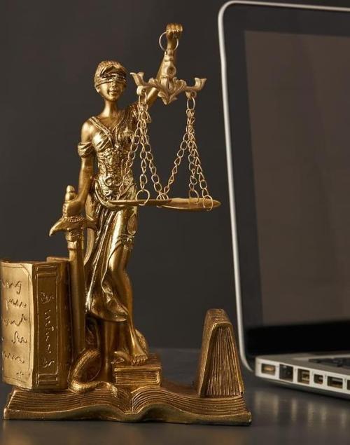 Masaüstü Kartlık Kalemlik Bölmeli Adalet Terazisi Heykeli 21 cm