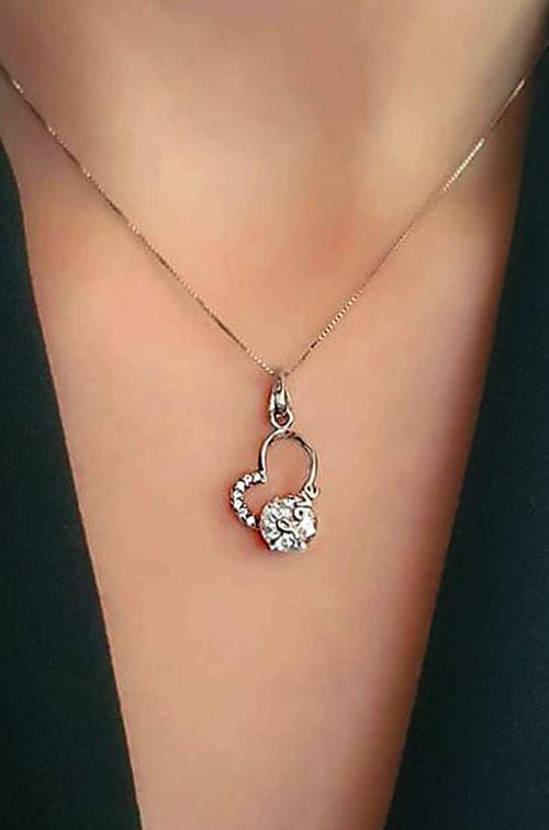 ' Love ' yazılı gümüş kalp kolye