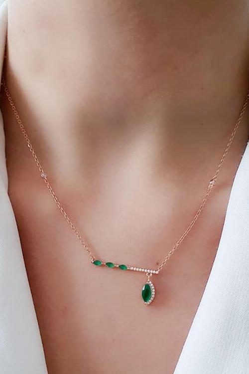 İtalyan tasarımı zinciri zirkon taş detaylı Kök zümrüt taşlı lüks kolye 