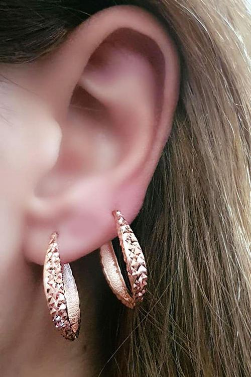 Kendinden ışıltılı lazer kesim gümüş rose  oval halka çift küpe 2.4 cm çap