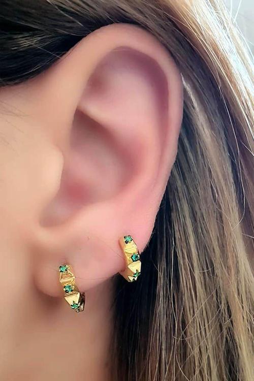 Yeşil zirkon taşlı minimal gümüş halka küpe 0.5 cm