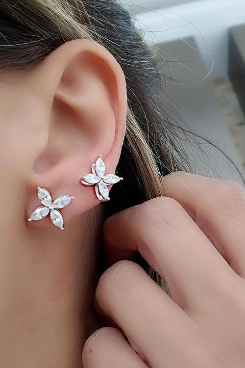 Sky Diamond Taşlı 925 ayar Gümüş Üzerine Beyaz Altın Kaplama Küpe Özel Seri
