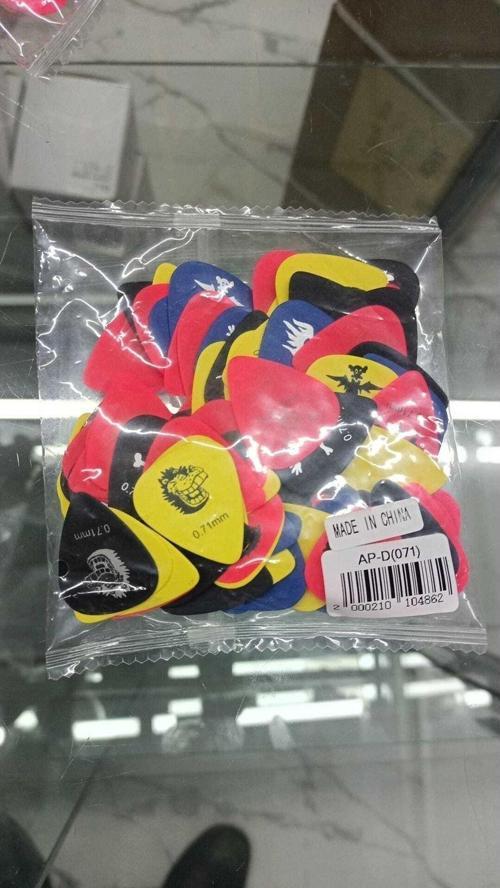 Apd071 Numara Mat Ve Ersimli 100 Lü Paket Gitar Penası-0.71 Numara 100 Lü Paket