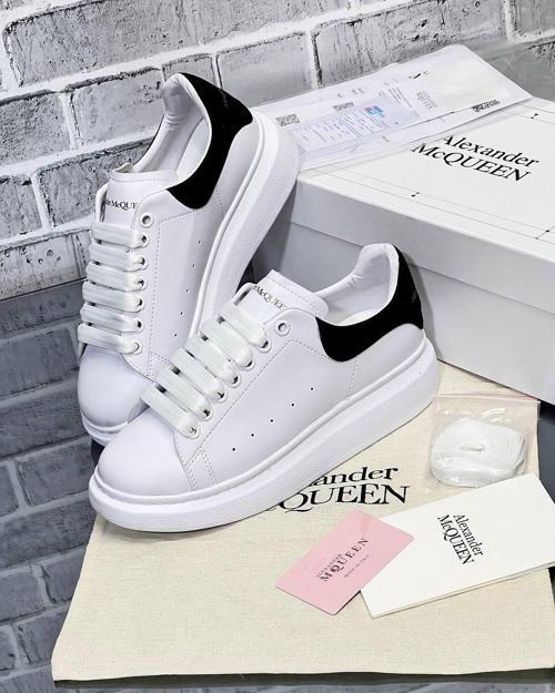  Alexander McQueen Oversized Siyah Beyaz Deri Sneaker