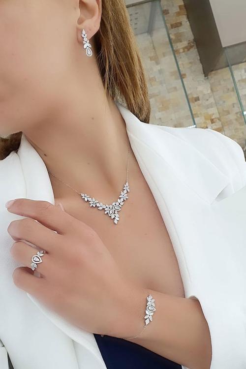Pırlanta Parlaklığında Zirkon Taşlı Sedef Taş Detaylı 925ayar Gümüş Set Takım