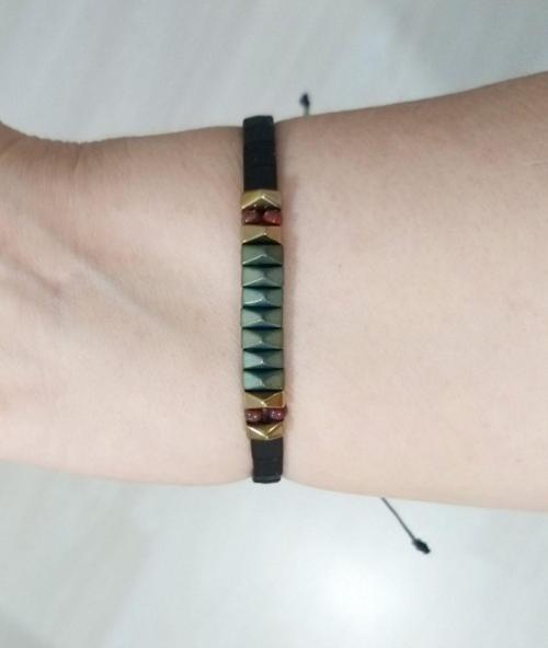 Mat Yeşil Ve Altın Rengi Piramit Kesim Hematit Doğaltaşlı Siyah Tila Unisex Bileklik