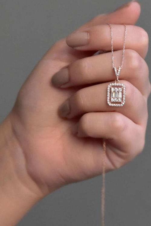 925 Ayar Gümüş Baget Taşlı Kare Kolye