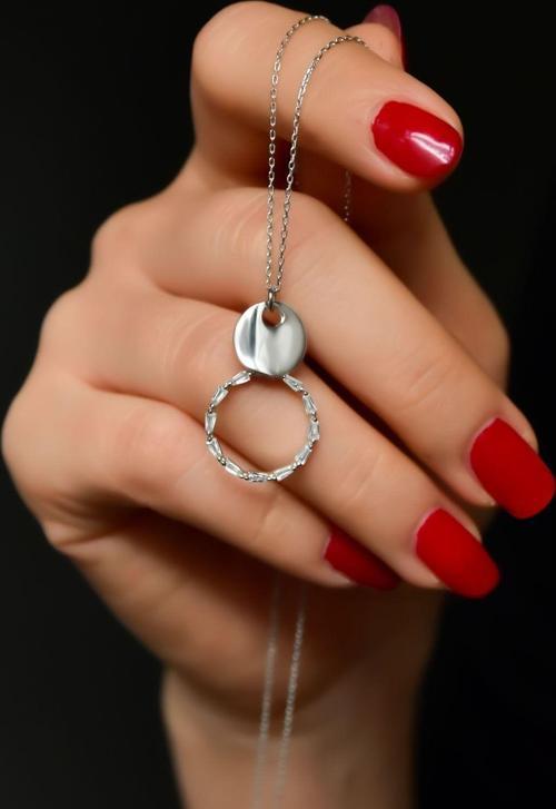 925 Ayar Gümüş Rodyum Kaplama Baget Taşlı Daire Plaka Kolye