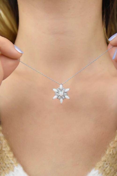 925 Ayar Gümüş Rodyum Kaplama Opal Taşlı Kar Çiçeği Kolye