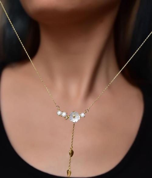 925 Ayar Gümüş Gold Kaplama Tasarım Zincir Sallantılı Taşlı Sedef Manolya Çiçeği Kolye