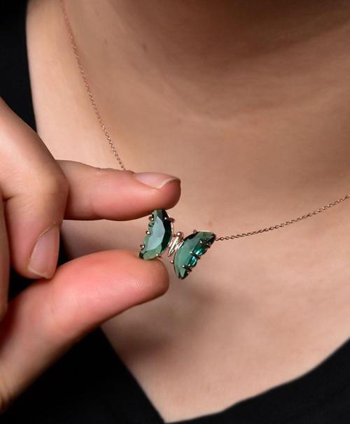 925 Ayar Gümüş Nano Ay Taşı Yeşil Kelebek Kolye