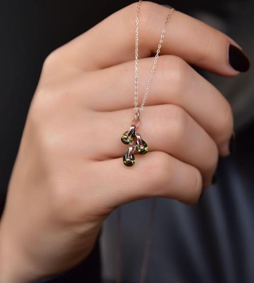 925 Ayar Gümüş Rose Kaplama Ağustos Ayı Doğum Taşlı Kübik Drop Kolye