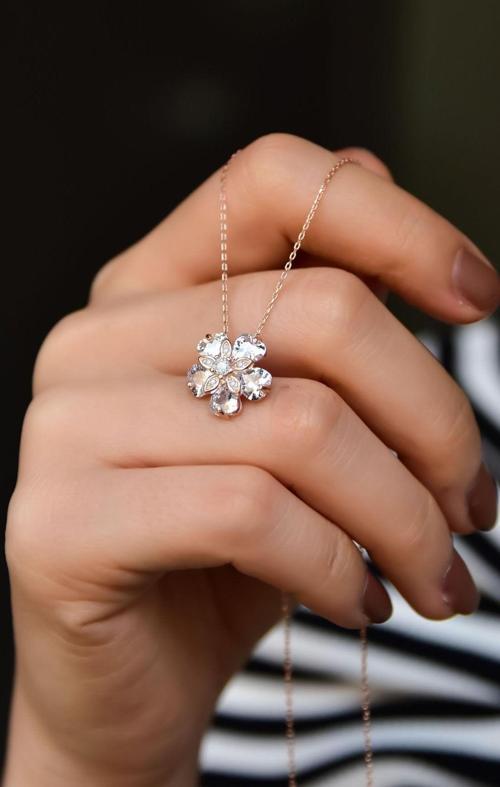 925 Ayar Gümüş Rose Kaplama Beyaz Taşlı Mine Çiçeği Kadın Kolye