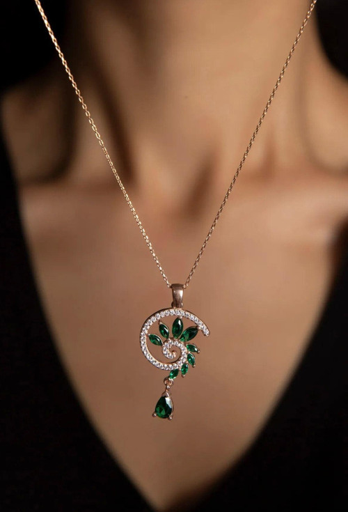 925 Ayar Gümüş Rose Kaplama Yeşim Renkli Spiral Snail Tasarım Kolye