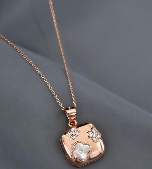 925 Ayar Gümüş Rose Kaplama Zirkon, Sedef Taşlı Yonca Desenli Kare Tasarım Kolye