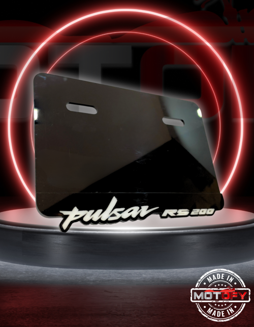 BAJAJ PULSAR RS200 LOGOLU PREMİUM PLEKSİ PLAKALIK 19X11,5 CM
