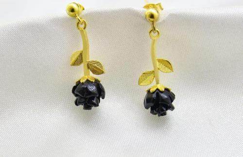 925 Ayar Gümüş Altın Kaplama Siyah Gül Model Çivili Kadın Küpe