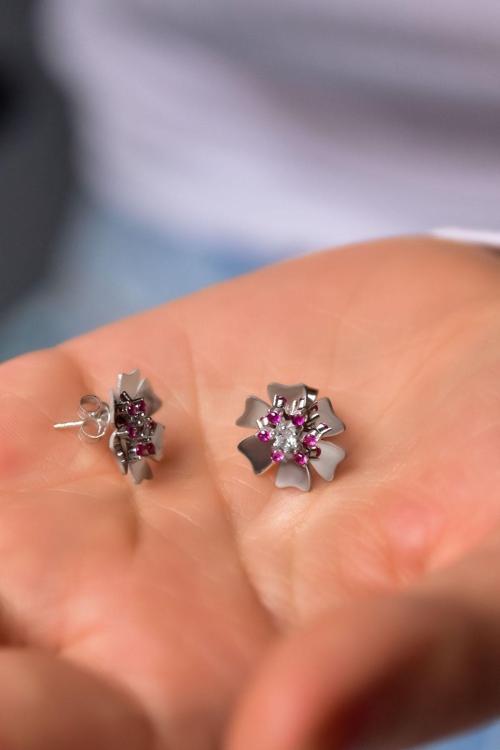 925 Ayar Gümüş Rodyum Kaplama Ekim Ayı Doğum Taşı Tohumlu Linum Çiçeği Küpe