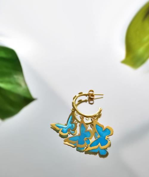 925 Ayar Gümüş Gold Kaplama Tekli Parlayan Rüya Serisi Tasarım Ebruli Cam Boyalı Üçlü Kelebek Küpe