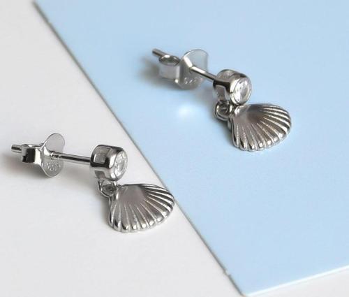 925 Ayar Gümüş Rodyum Kaplama Istiridye Sallantılı Tektaş Çivili Küpe