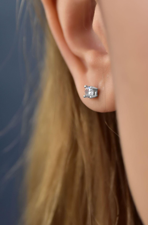 925 Ayar Gümüş Rodyum Kaplama Zirkon Taşlı Tektaş Küpe 4,0mm.