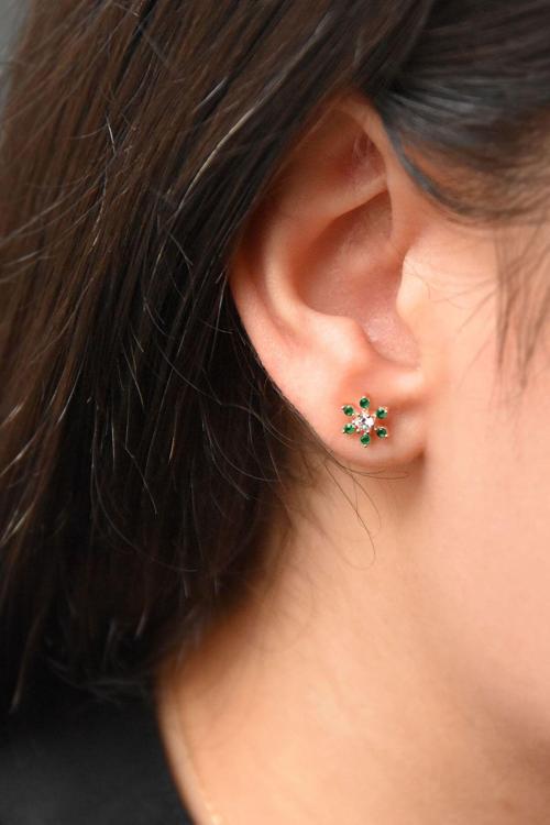 925 Ayar Rose Altın Kaplama Yeşil Zirkon Taşlı Çivili Küpe