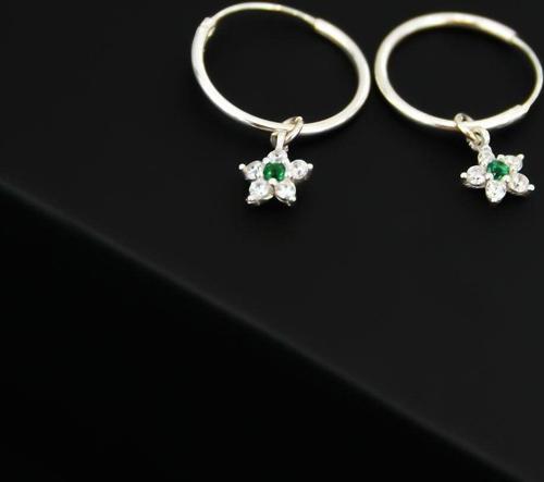 925 Ayar Gümüş Yeşil Taşlı Yıldız Model Halka Küpe