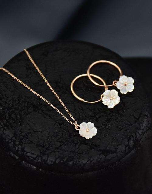 925 Ayar Gümüş Rose Kaplama Sedef Manolya Çiçeği Kolye Ve Halka Küpe Set