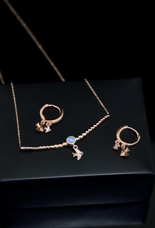 925 Ayar Gümüş Rose Kaplama Top Motifli Lila Ay Taşı Kırlangıç Kolye Ve Küpe Set