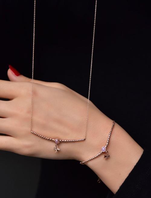 925 Ayar Gümüş Rose Kaplama Top Motifli Pembe Ay Taşı Kırlangıç Kolye Ve Küpe Set