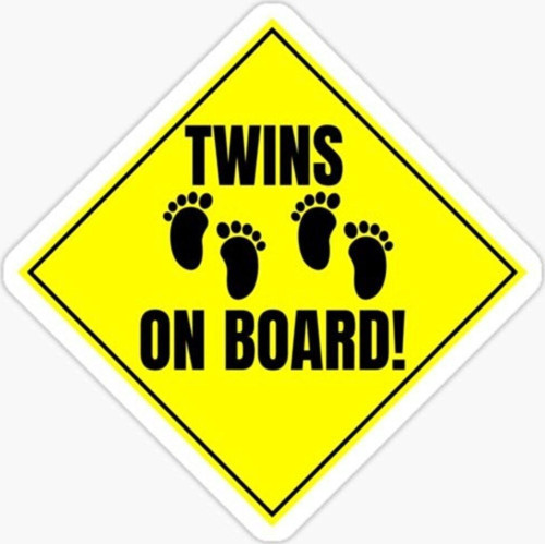 Arabada İkiz var Twins On Board Sticker Yapıştırma 19CM md2
