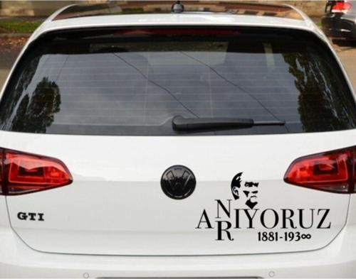 Atatürk Anıyoruz Arıyoruz Oto Sticker Etiket Bagaj Kapagı 30CM