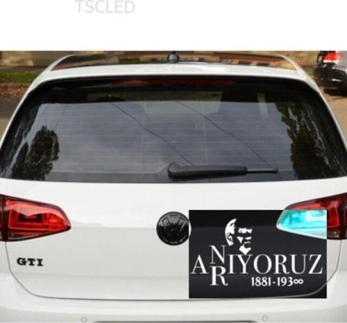 Beyaz Atatürk Anıyoruz Arıyoruz Oto Sticker Etiket Bagaj Kapagı 30cm