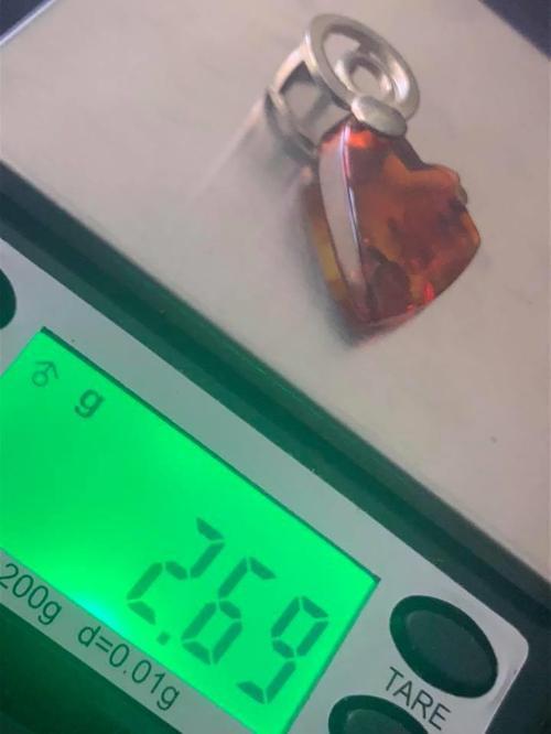 Doğal Kaya Damla Kehribar Kolye Ucu Gümüş Aparatlı 2,69 Gram