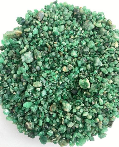 Doğal Ham Zümrüt Taşı Lotu 300 Gram / 1500 Karat 