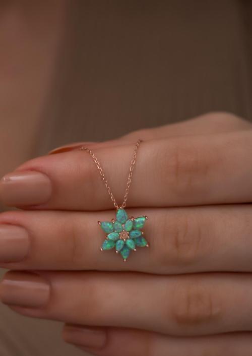 Kadın Yeşil Opal Taşlı Lotus Gümüş Kolye