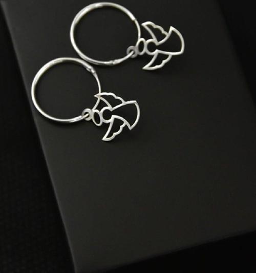 925 Ayar Gümüş Rodyum Kaplama Melek Figürlü Halka Küpe