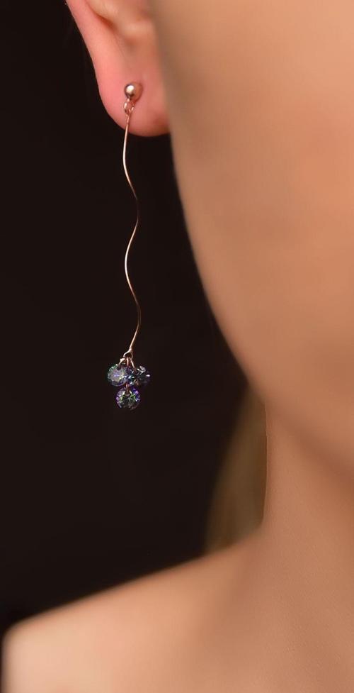 925 Ayar Gümüş Rose Kaplama Mistik Taşılı Dalgalı Zincir Sallantılı Küpe